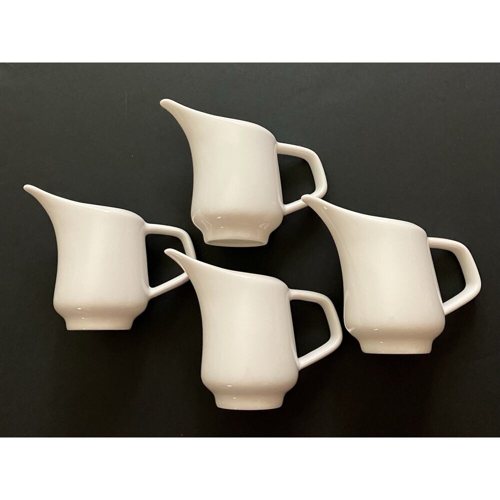 Villeroy Boch Premium Porcelain Affinity Creamer Sauceboat White 3.33 oz. Set 4